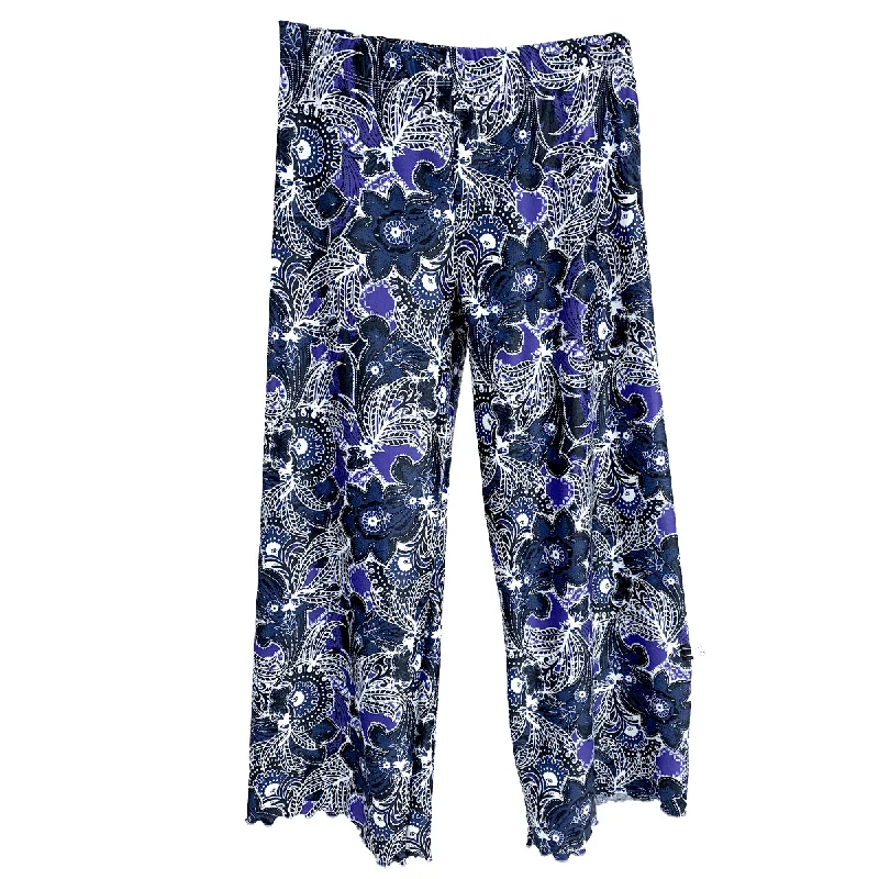 Trendy Culottes for Fashionable Comfort-Holiday Switchstacks Reversible Crop Pant